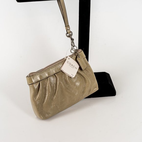 NWT Coach beige leather patent wristlet - Picture 1 of 3